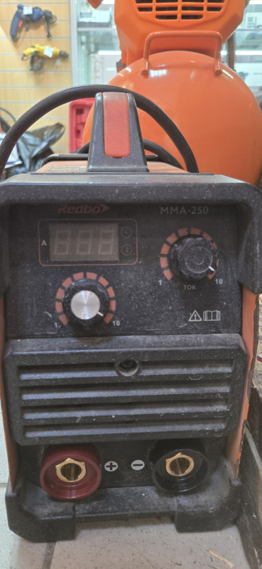Сварочный аппарат - инвертор ММА Redbo MMA-250
