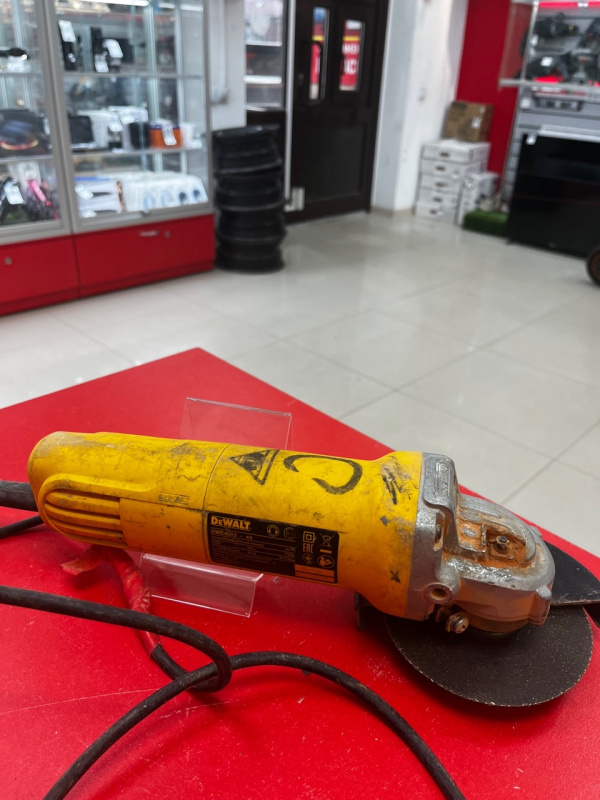 Болгарка Dewalt DWE4016